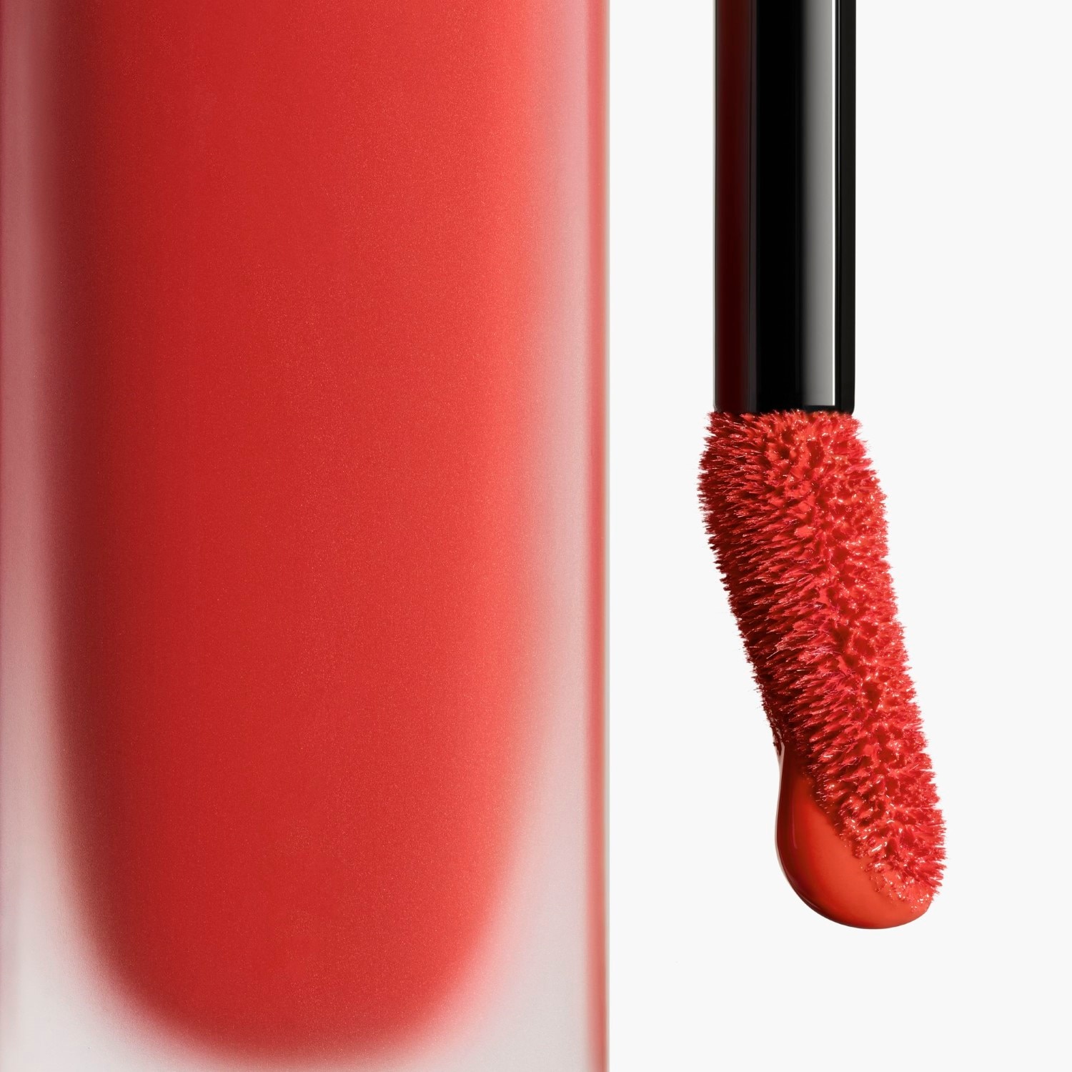 LA BARRA DE LABIOS LÍQUIDA MATE INTENSA DE LARGA DURACIÓN